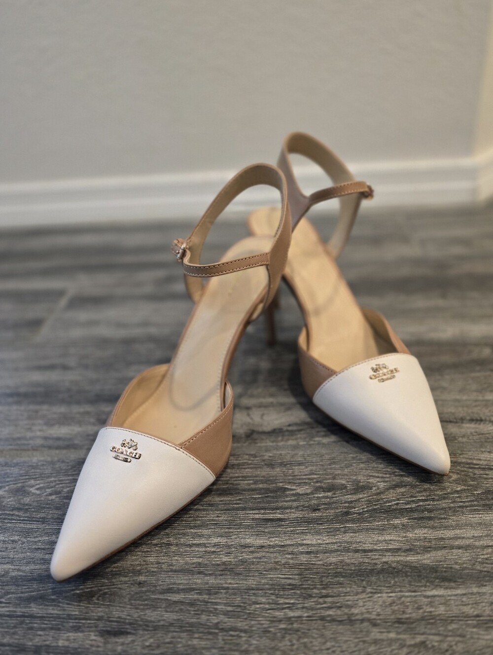Brand New Coach Vierra Leather Heels size 10 tan-off white, 3 1/2 inch heel